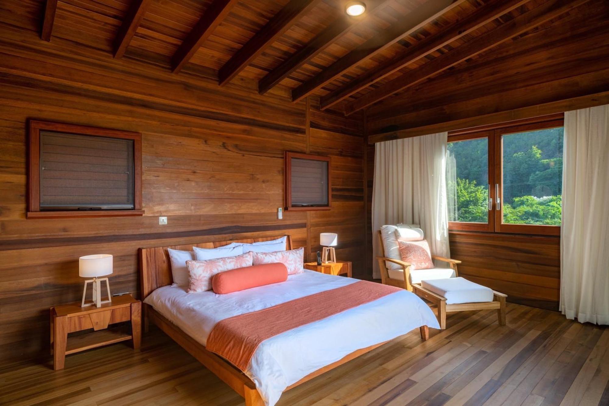 Hotel Secret Bay Portsmouth Esterno foto