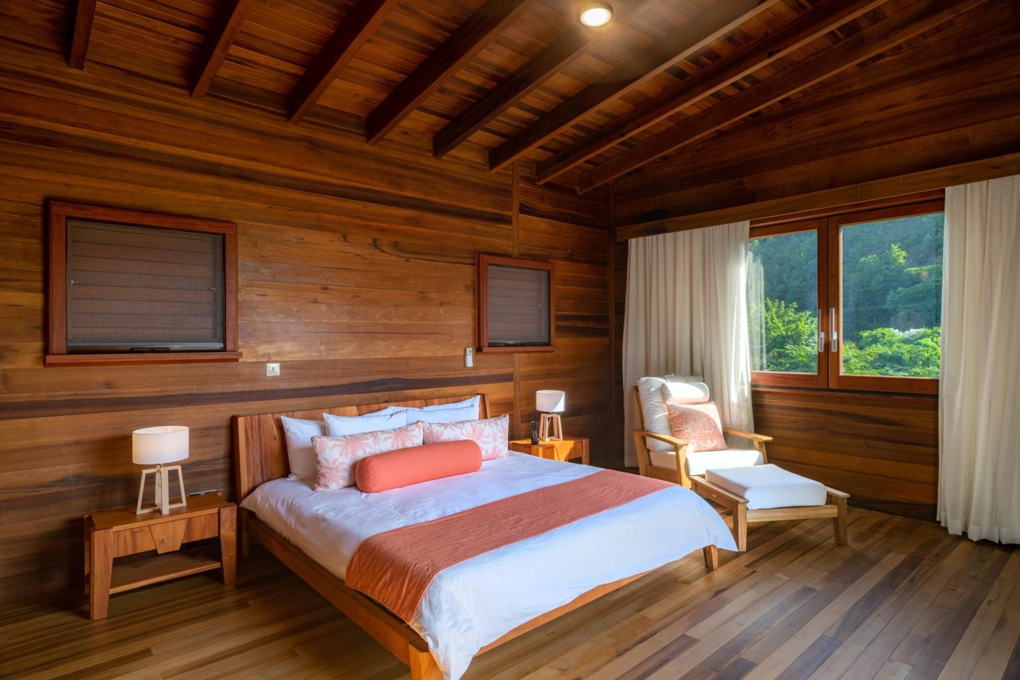 Hotel Secret Bay Portsmouth Esterno foto