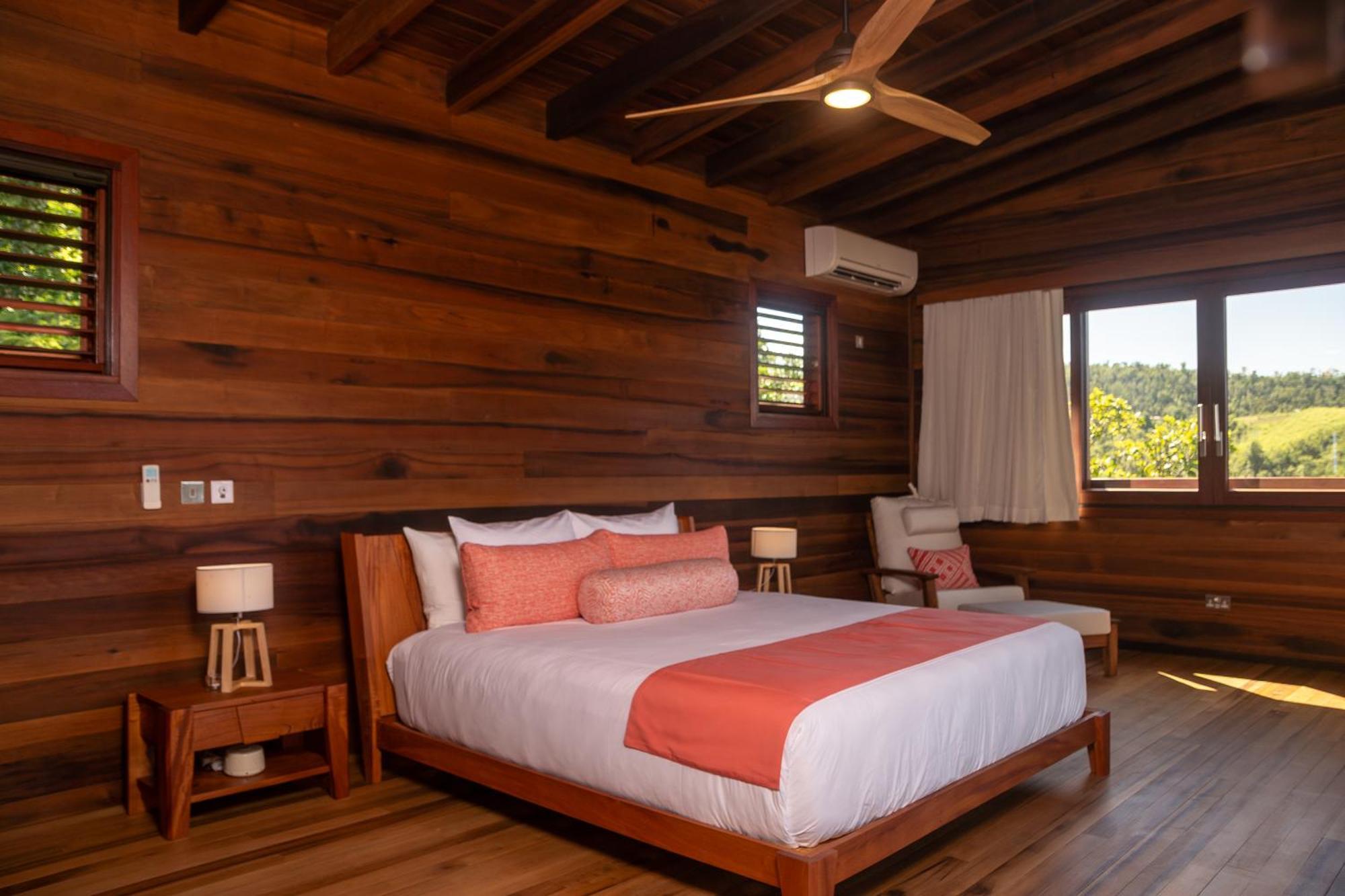 Hotel Secret Bay Portsmouth Esterno foto